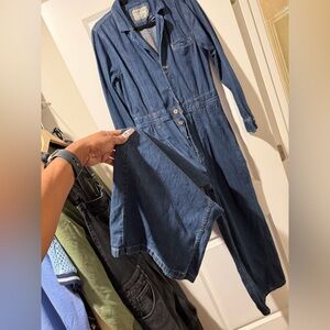 We The Free Dark Blue Denim Jumpsuit 🔥 Size Small a little oversized not much 🙈